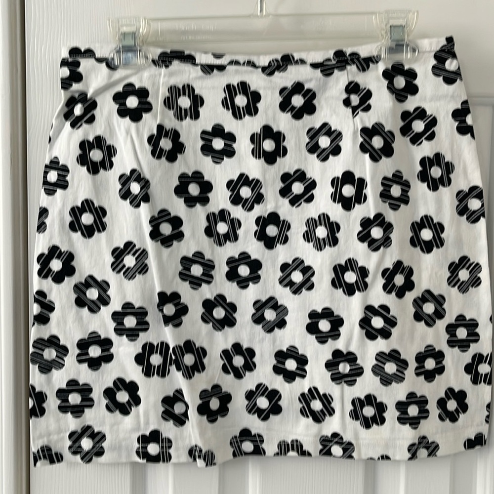 G- dress brand white with black flowers skirt